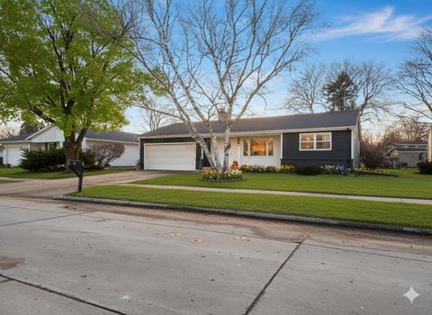 Photo of 31 N LINDEN Lane, APPLETON, WI 54915 (MLS # 50321765)