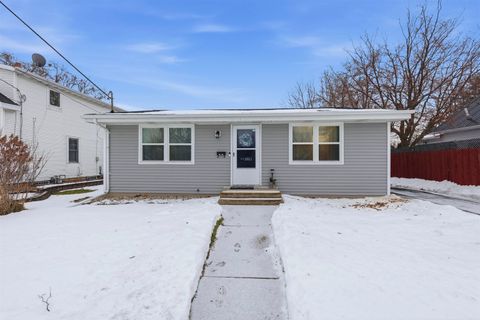 Photo of 1015 W BELL Avenue, APPLETON, WI 54914 (MLS # 50319386)