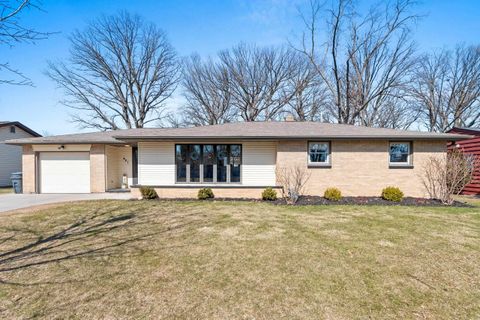 Photo of 421 MEMORY Court, GREEN BAY, WI 54301 (MLS # 50323458)