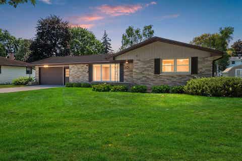 Photo of 917 MYRTLE Lane, GREEN BAY, WI 54304 (MLS # 50326994)