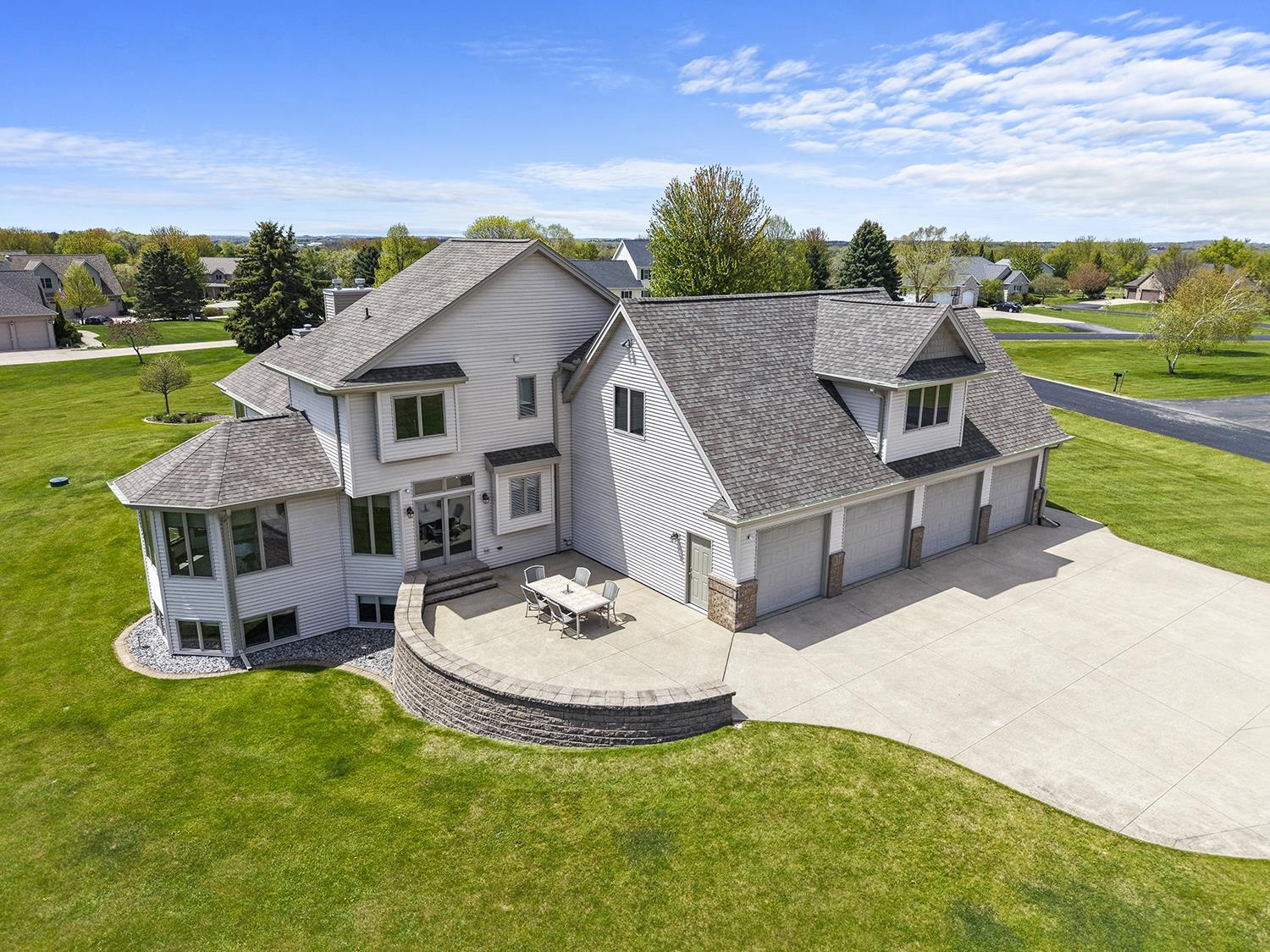 W7415 RIDGETOP Drive
