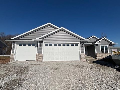 Photo of 1316 W THORN CREEK Drive, HILBERT, WI 54129 (MLS # 50316743)