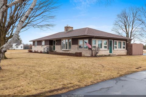 Photo of 914 S MAIN Street, MISHICOT, WI 54228 (MLS # 50323145)