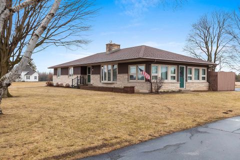 Photo of 914 S MAIN Street, MISHICOT, WI 54228 (MLS # 50323145)