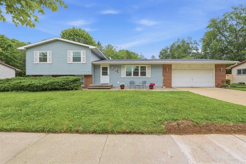 Photo of 960 MARICOPA Drive, OSHKOSH, WI 54904 (MLS # 50327319)