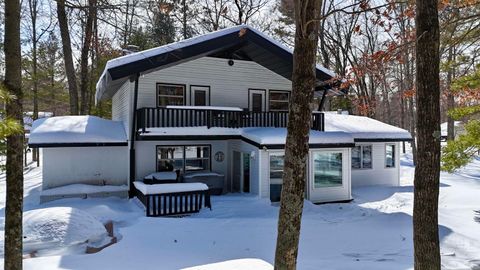 Photo of W1344 DEER PATH Lane, KESHENA, WI 54135 (MLS # 50322388)