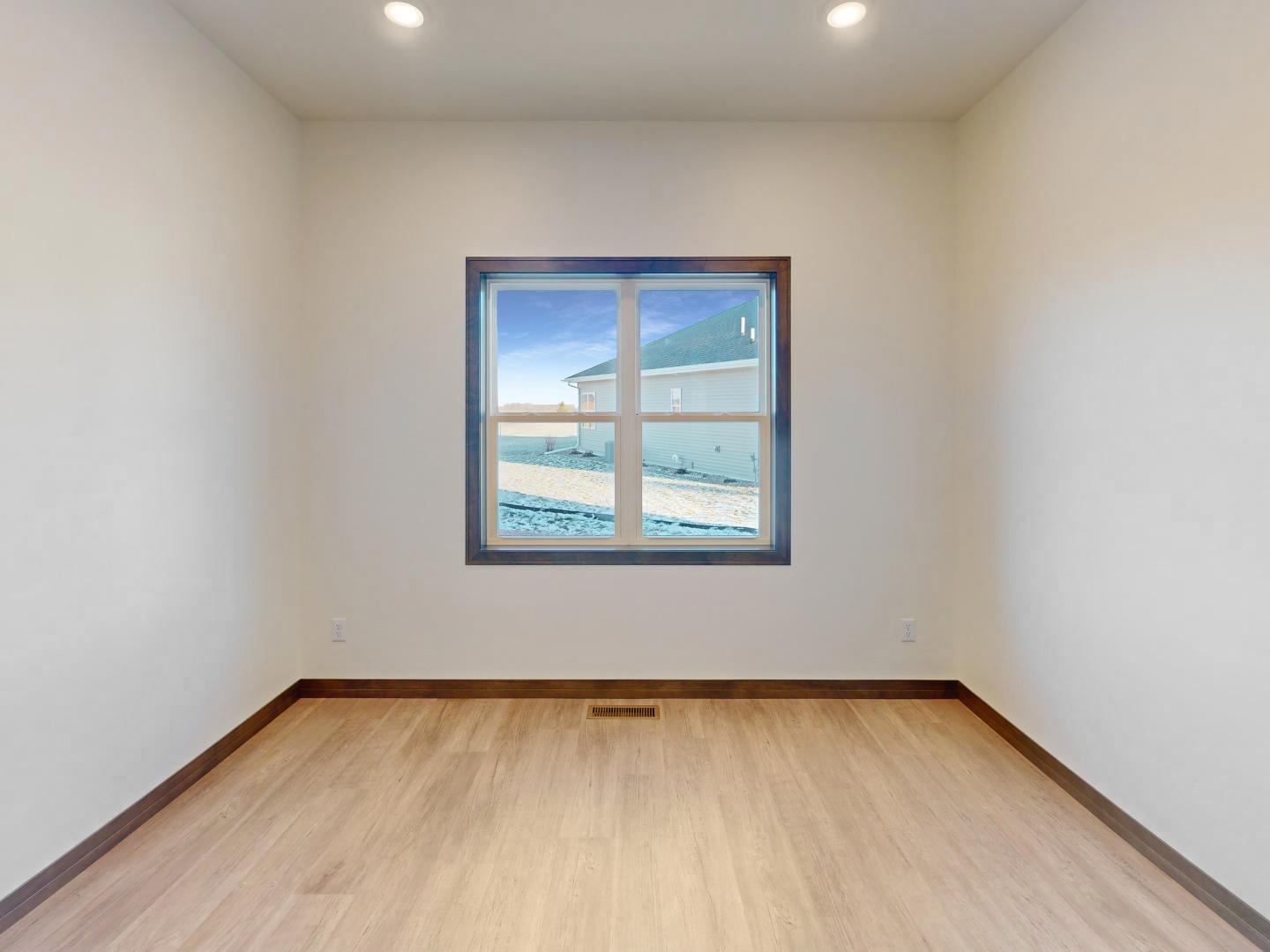 Luxemburg, Wisconsin 54217, United States, 3 Bedrooms Bedrooms, ,2 BathroomsBathrooms,Residential,Active,112170