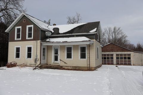 Photo of 60 W 1ST Street, CLINTONVILLE, WI 54929 (MLS # 50319047)
