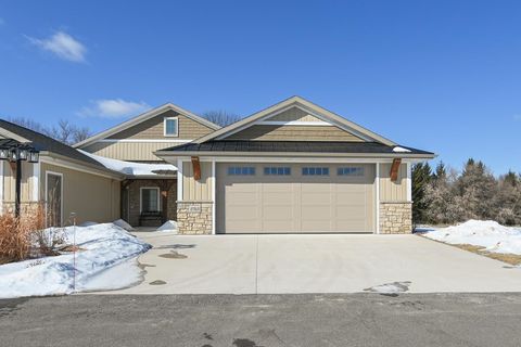 Photo of 2765 COUNTY ROAD EE, ABRAMS, WI 54101 (MLS # 50321052)