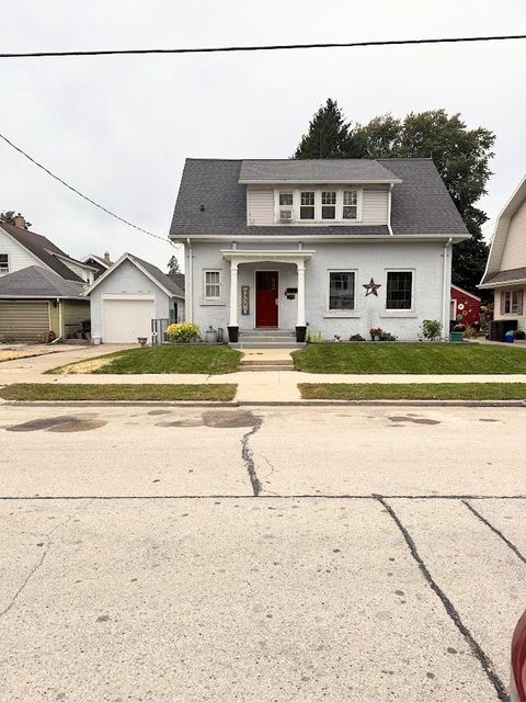 Photo of 2708 SCHOOL Street, TWO RIVERS, WI 54241 (MLS # 50316266)