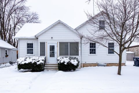 Photo of 540 ELM Street, NEENAH, WI 54956 (MLS # 50319787)