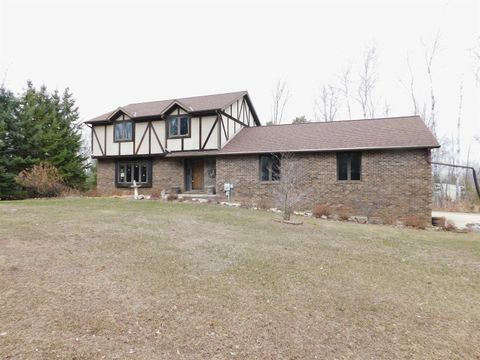 Photo of 2454 FOREST MEADOWS Court, GREEN BAY, WI 54313 (MLS # 50303715)