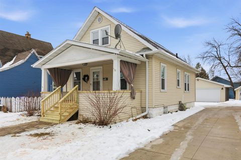 Photo of 208 CENTER Street, NEENAH, WI 54956 (MLS # 50319802)