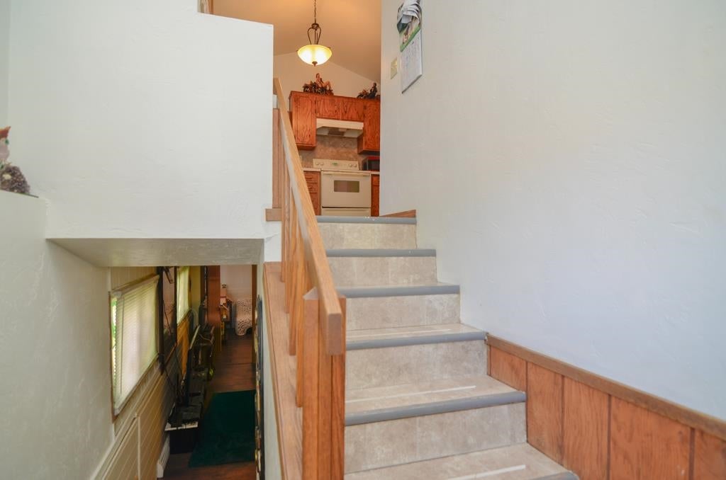 617 VICTORIA Court