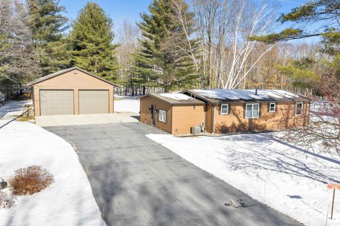 Photo of 5990 ALLEN Road, LITTLE SUAMICO, WI 54141 (MLS # 50321118)