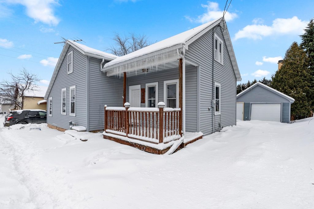 Photo of 1409 S 10TH Street, MANITOWOC, WI 54220 (MLS # 50319155)