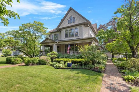 Photo of 1502 1ST Street, MENOMINEE, MI 49858 (MLS # 50316023)