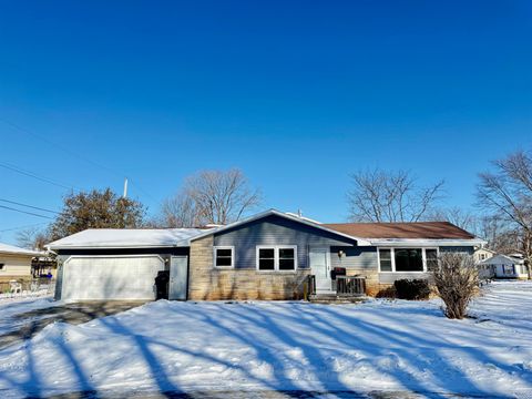 Photo of 16 RAMLEN Court, APPLETON, WI 54915 (MLS # 50320378)