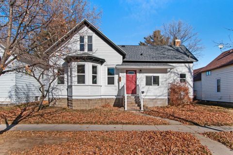 Photo of 926 ELIZABETH Avenue, MARINETTE, WI 54143 (MLS # 50318446)
