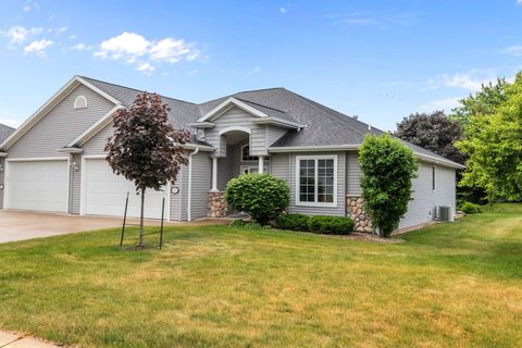 Photo of 111 REGENT Place, NEENAH, WI 54956 (MLS # 50327289)