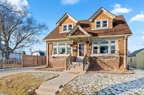 Photo of 1918 S 16TH Street, SHEBOYGAN, WI 53081 (MLS # 50320957)