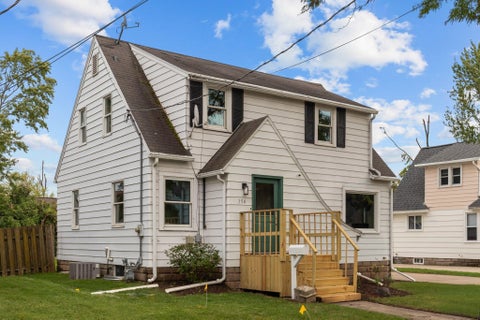 Photo of 354 OAK Street, MENASHA, WI 54952 (MLS # 50332807)