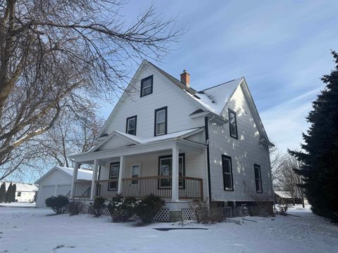 Photo of 1421 E MIDWAY Road, APPLETON, WI 54915 (MLS # 50320250)
