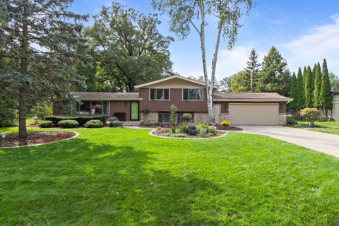 Photo of 2663 WOODCREST Drive, NEENAH, WI 54956 (MLS # 50332797)