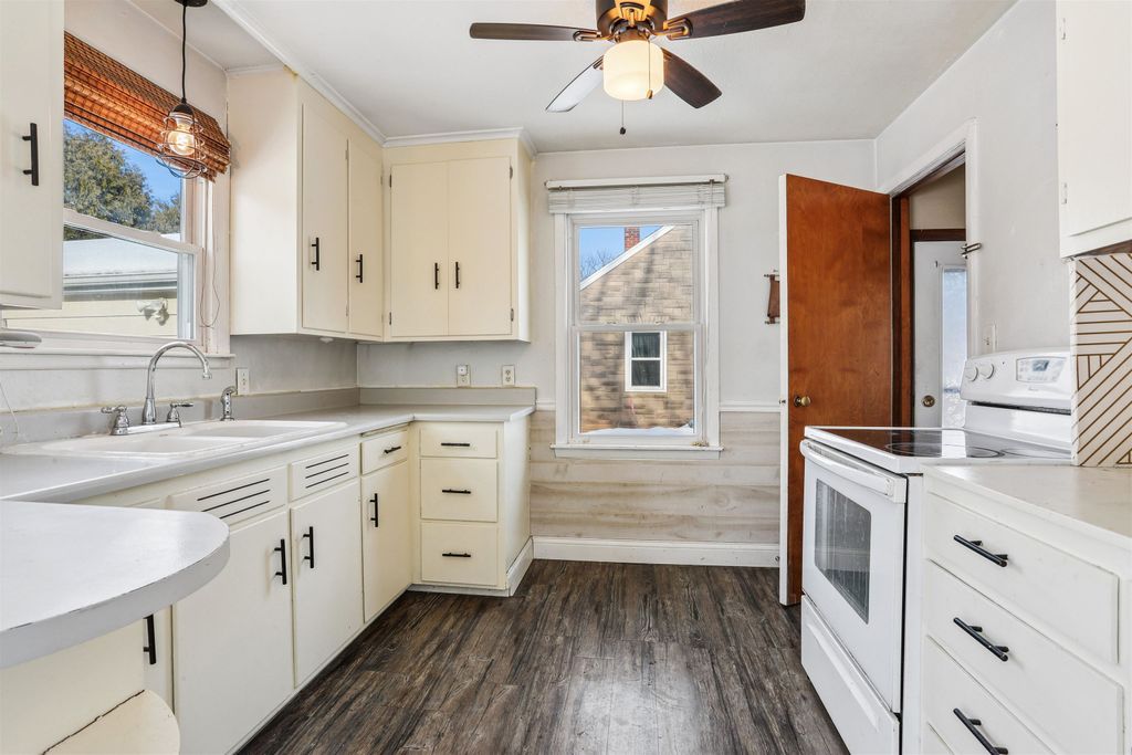 Photo of 1426 E CALUMET Street, APPLETON, WI 54915 (MLS # 50322237)