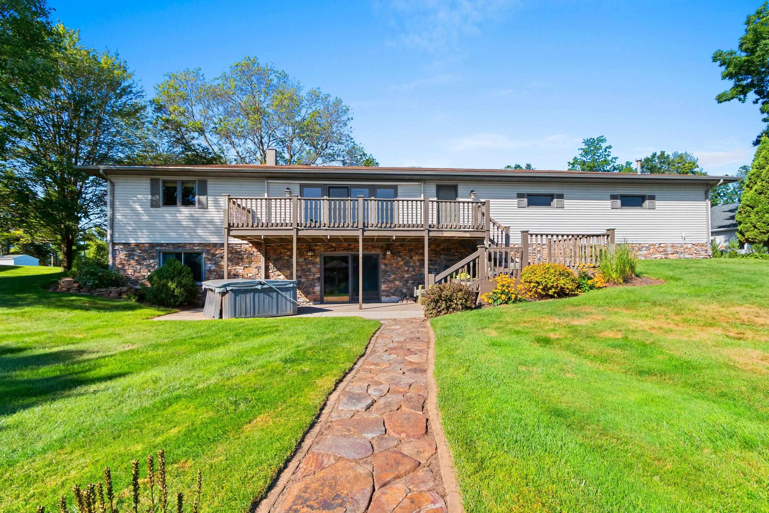 Shawano, Wisconsin 54166, United States, 4 Bedrooms Bedrooms, ,2 BathroomsBathrooms,Residential,Active,198865