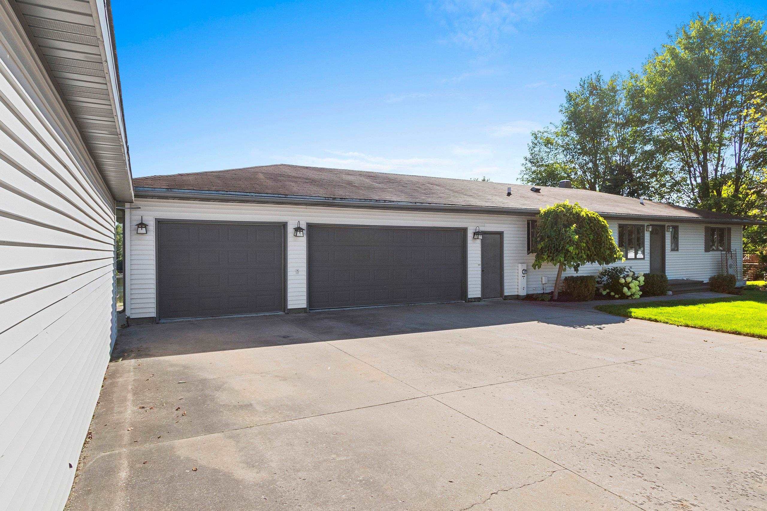 Shawano, Wisconsin 54166, United States, 4 Bedrooms Bedrooms, ,2 BathroomsBathrooms,Residential,Active,198865