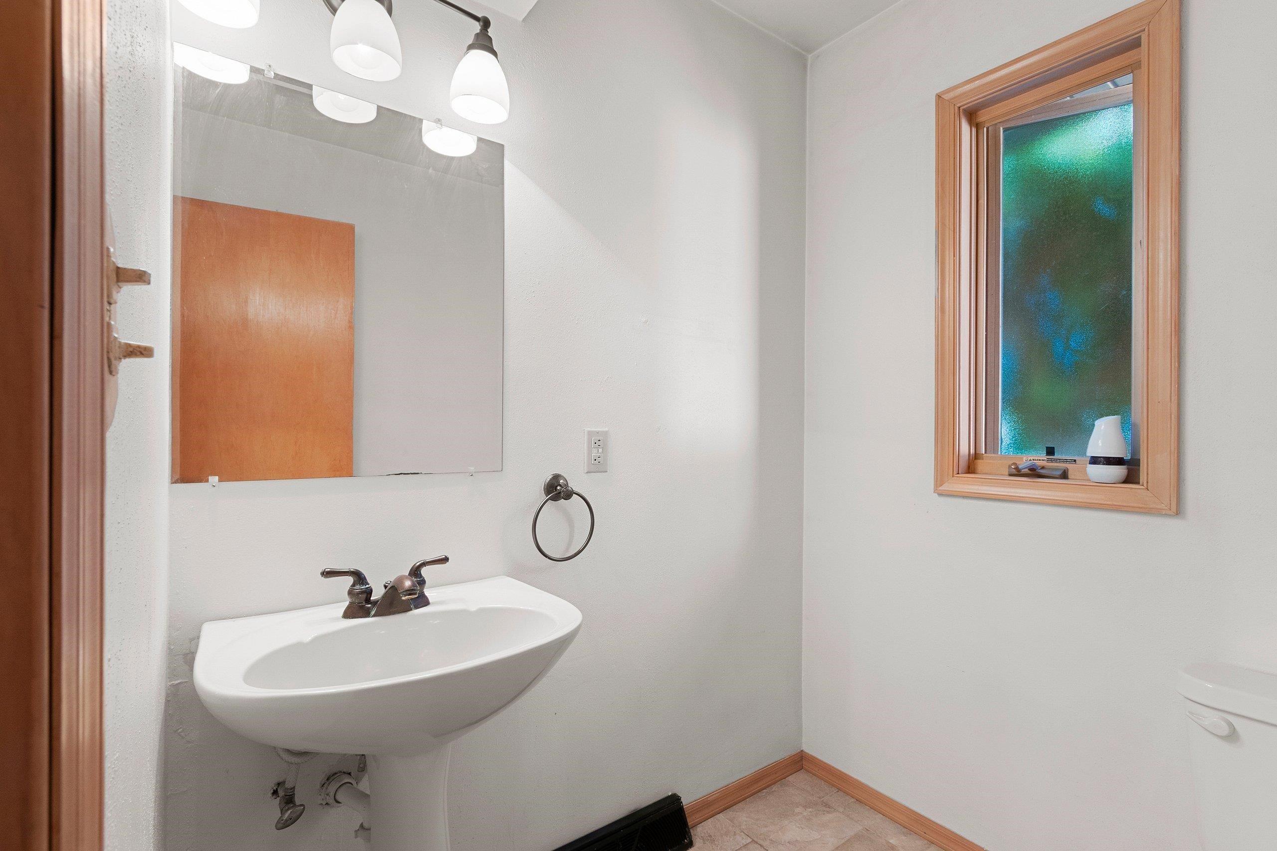 Shawano, Wisconsin 54166, United States, 4 Bedrooms Bedrooms, ,2 BathroomsBathrooms,Residential,Active,198865