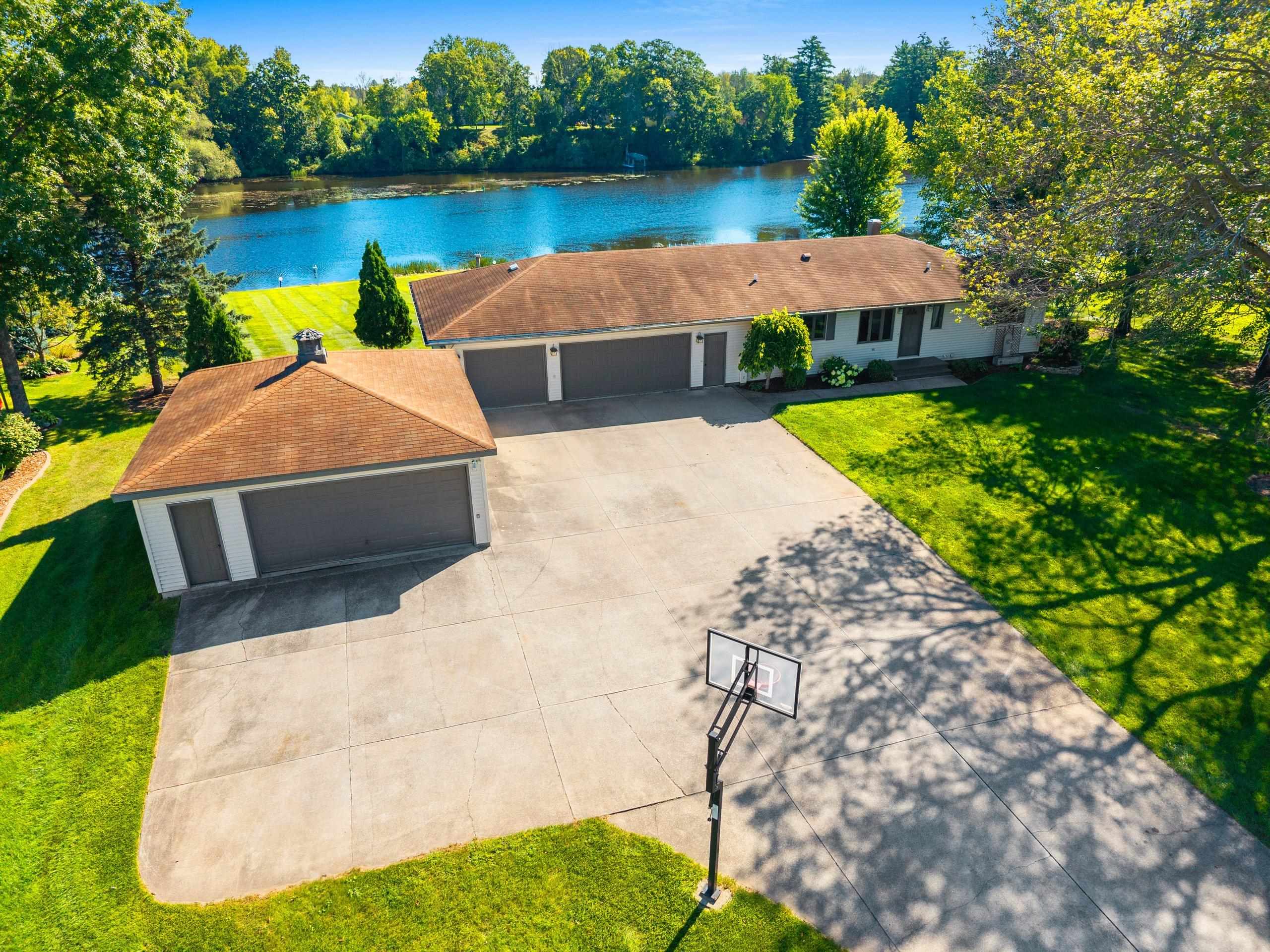 Shawano, Wisconsin 54166, United States, 4 Bedrooms Bedrooms, ,2 BathroomsBathrooms,Residential,Active,198865