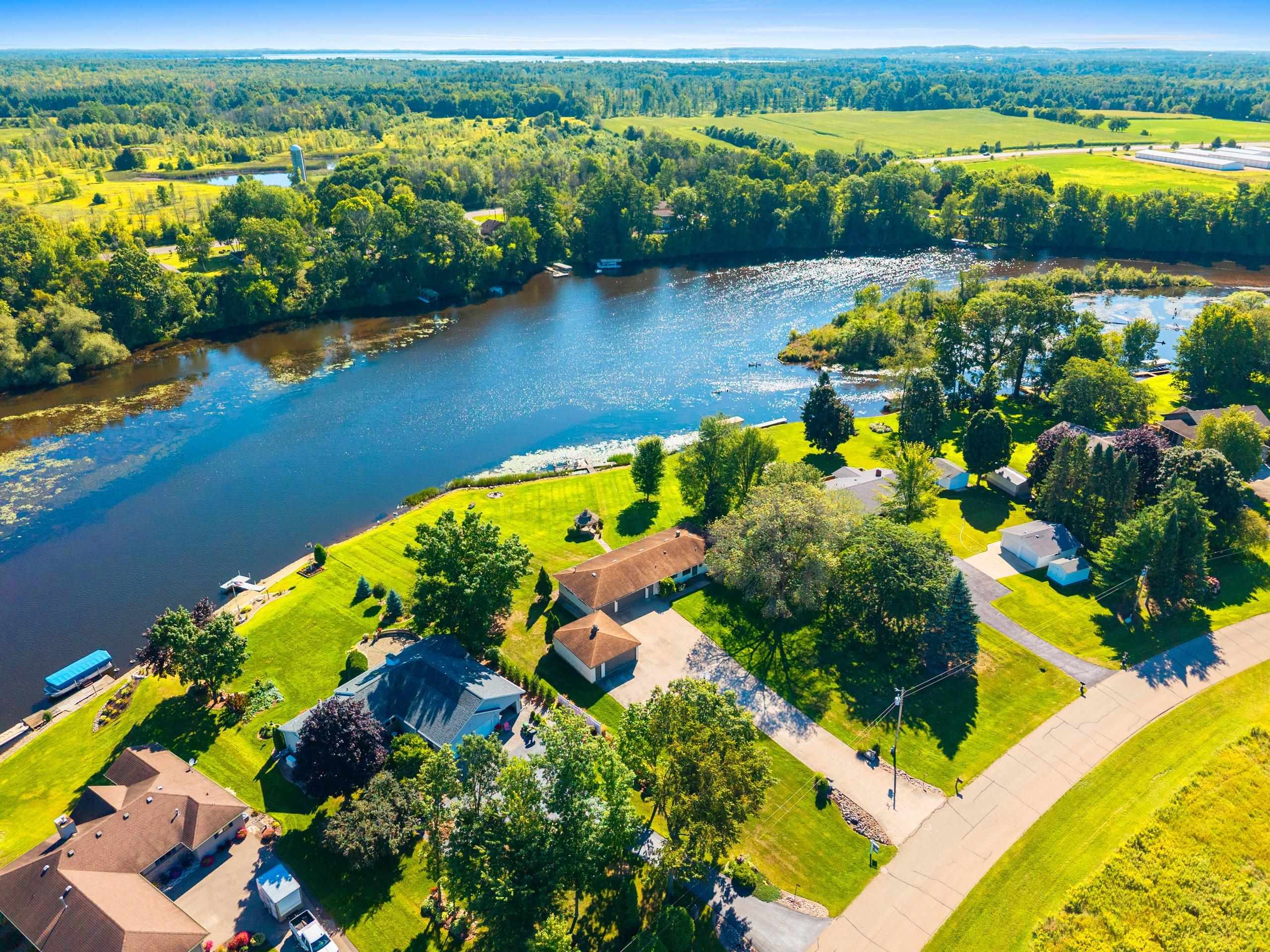 Shawano, Wisconsin 54166, United States, 4 Bedrooms Bedrooms, ,2 BathroomsBathrooms,Residential,Active,198865