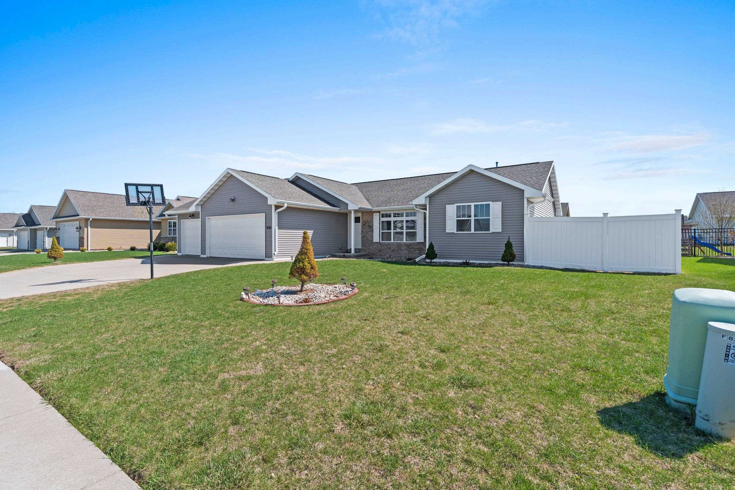 De Pere, Wisconsin 54115, United States, 4 Bedrooms Bedrooms, ,3 BathroomsBathrooms,Residential,Active,115439