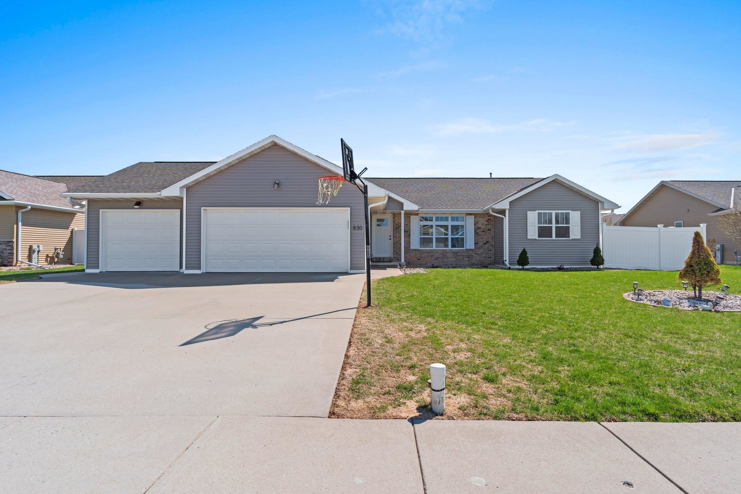 De Pere, Wisconsin 54115, United States, 4 Bedrooms Bedrooms, ,3 BathroomsBathrooms,Residential,Active,115439