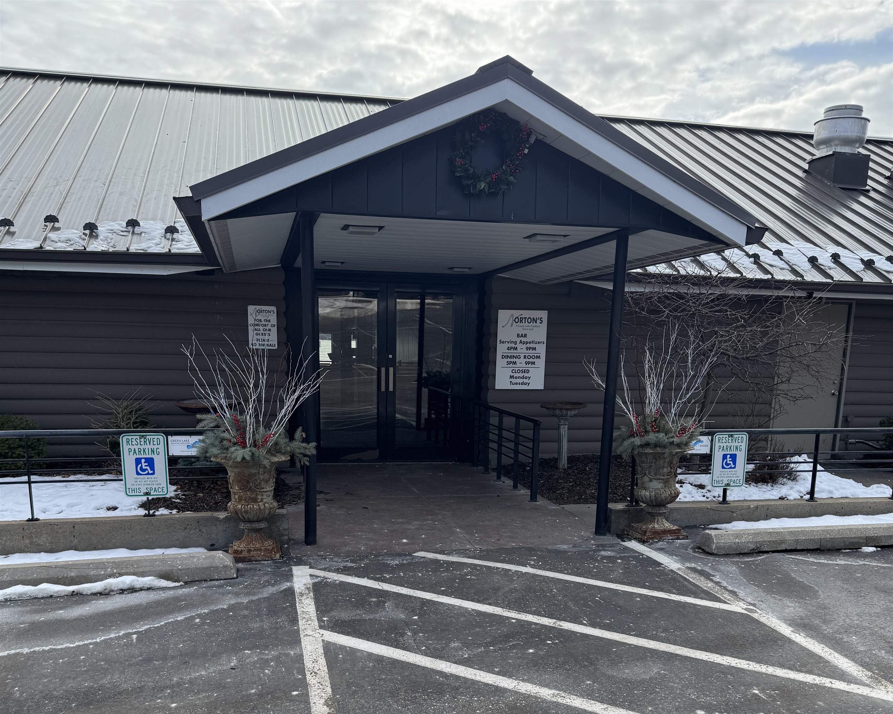 Photo 1 of 18 — 380 S LAWSON Drive, GREEN LAKE, WI 54941