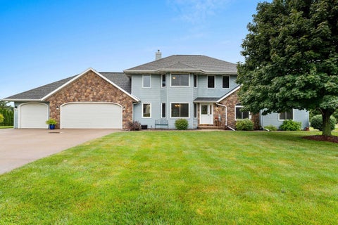 Photo of 8159 GALAXY Drive, NEENAH, WI 54956 (MLS # 50332617)