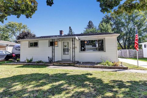 Photo of 821 TOMMARK Street, GREEN BAY, WI 54304 (MLS # 50316145)