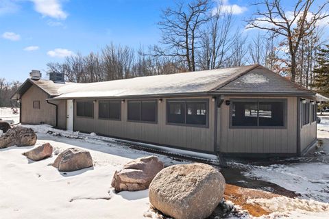 Photo of W11375-A COUNTY ROAD X, CRIVITZ, WI 54114 (MLS # 50321403)
