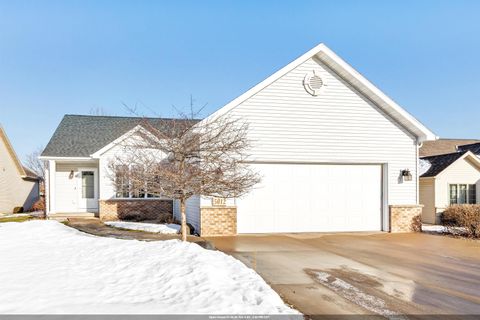 Photo of 5012 W BOXWOOD Lane, APPLETON, WI 54913 (MLS # 50319399)