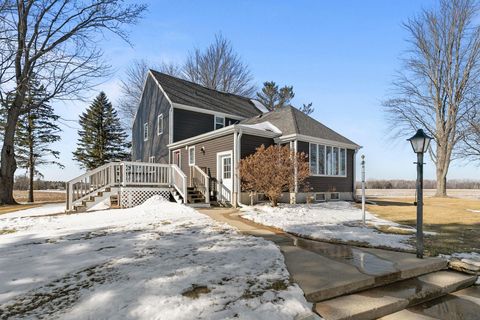 Photo of W7185 COUNTY ROAD P, SHIOCTON, WI 54170 (MLS # 50321130)