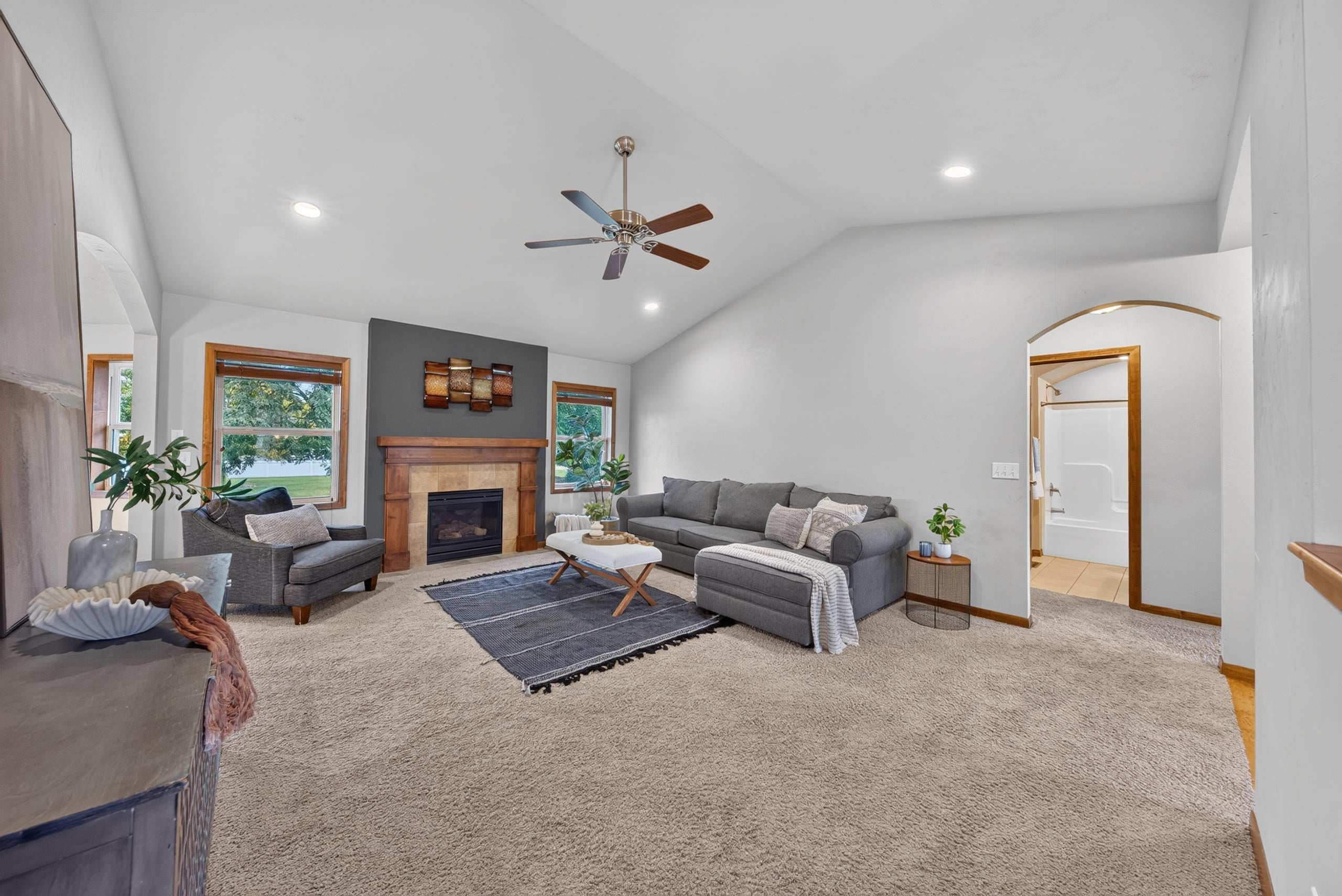 3875 DUCHESS Lane