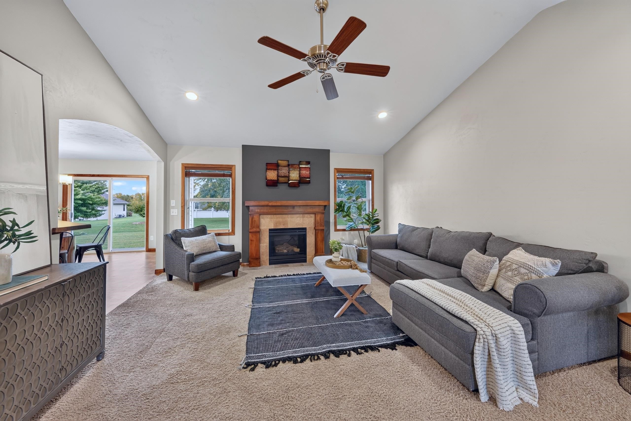 3875 DUCHESS Lane