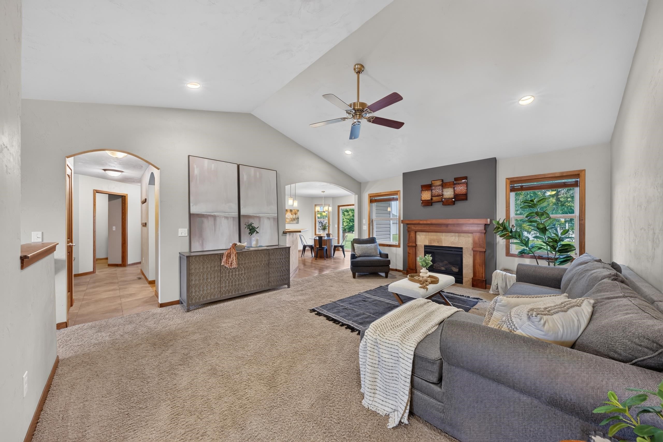 3875 DUCHESS Lane