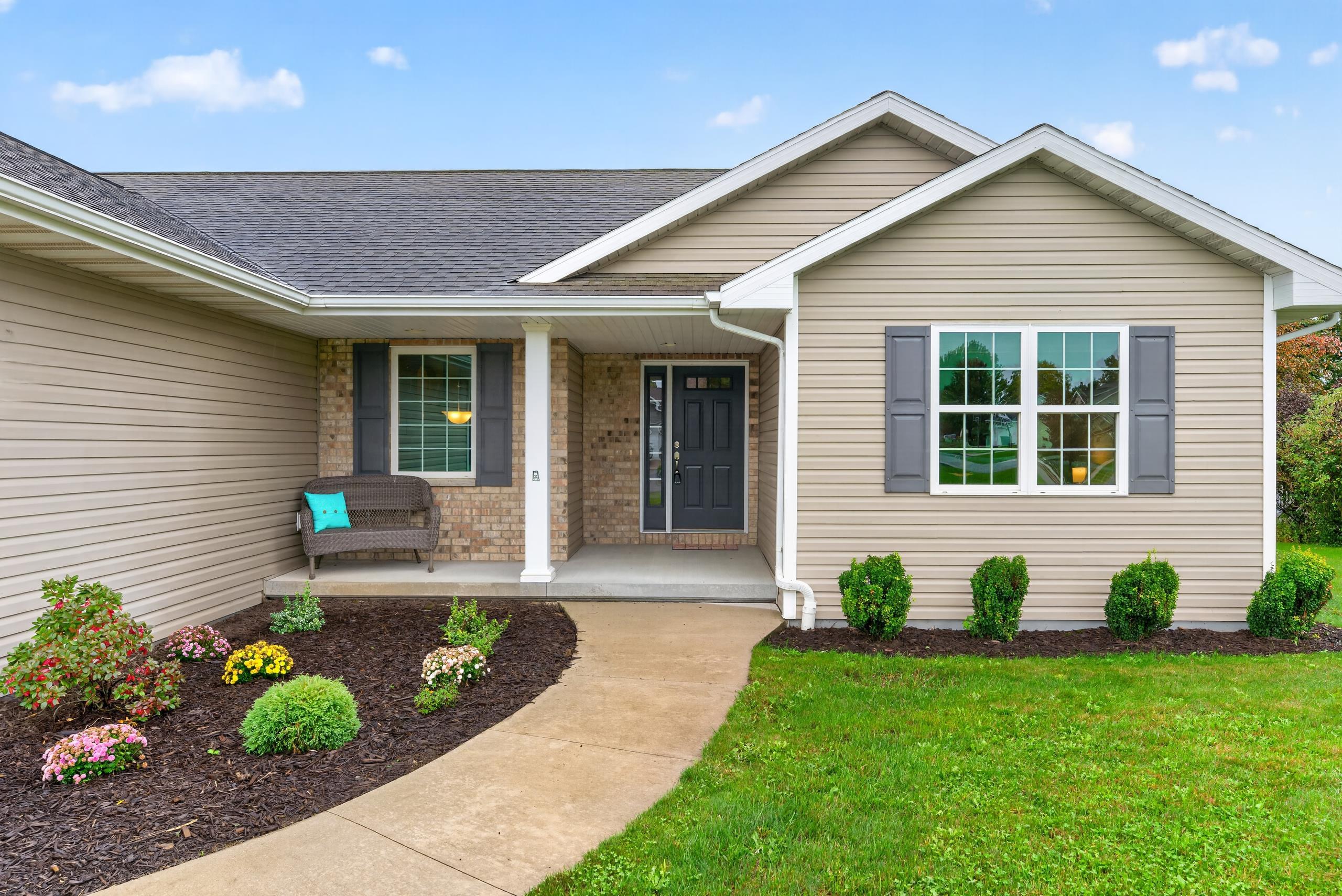 3875 DUCHESS Lane