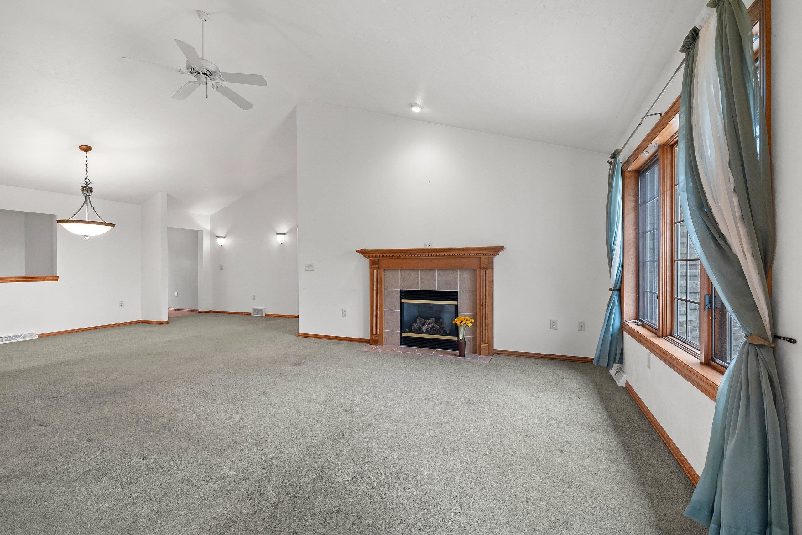 448 WOODFIELD Drive