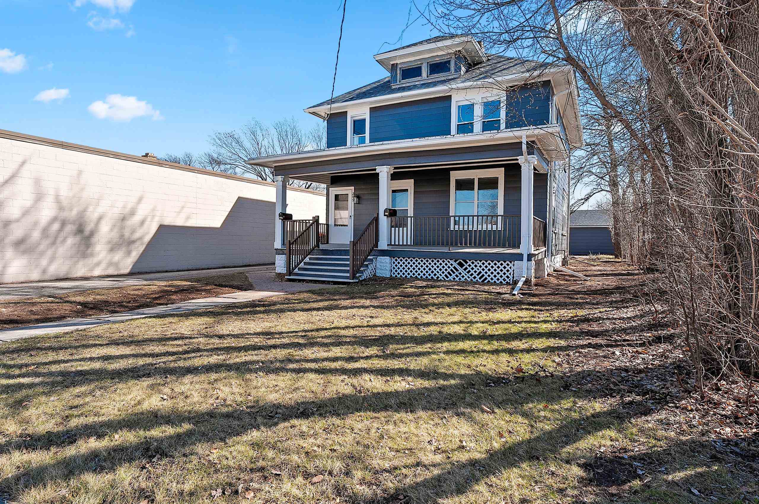 209 NICOLET Boulevard