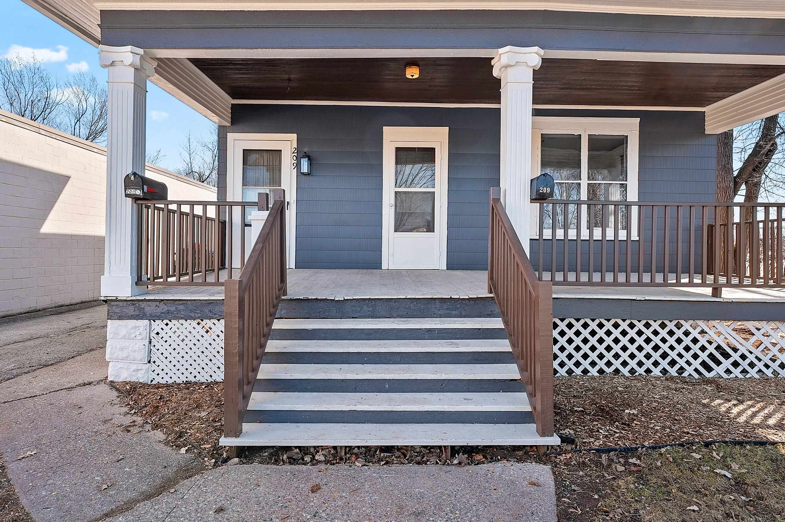 209 NICOLET Boulevard