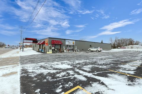 Photo of 1700 W WISCONSIN Avenue, APPLETON, WI 54914 (MLS # 50319572)